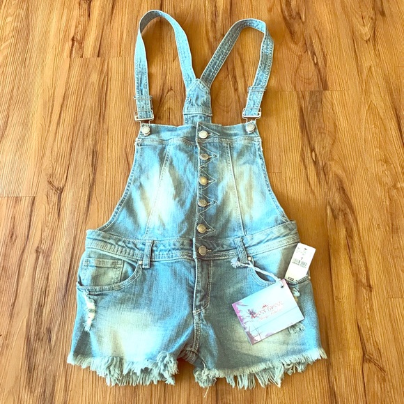 Almost Famous Pants - ⬇️PRICE REDUCED Almost Famous Denim Overall Short